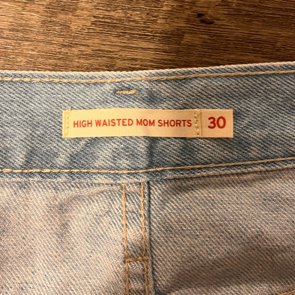 Levi's high waisted mom short - never worn